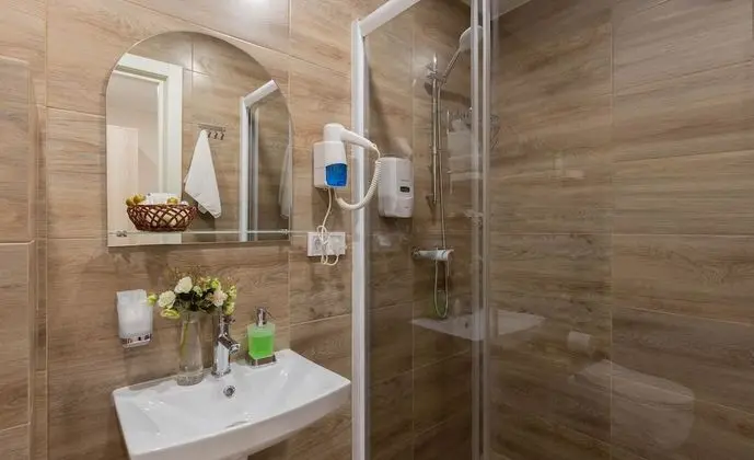 Standard Tek Büyük Yataklı Oda