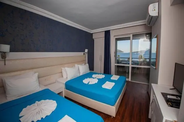 Çift Kişilik, Deniz Manzaralı