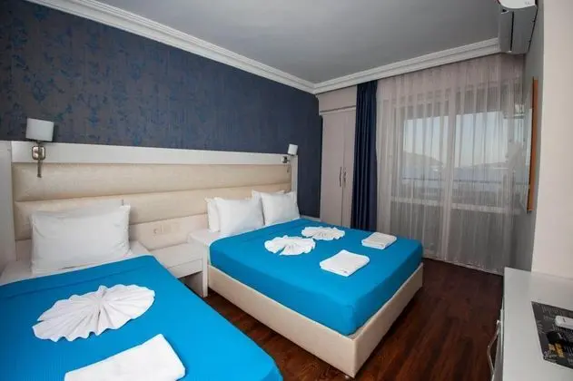 Çift Kişilik, Deniz Manzaralı