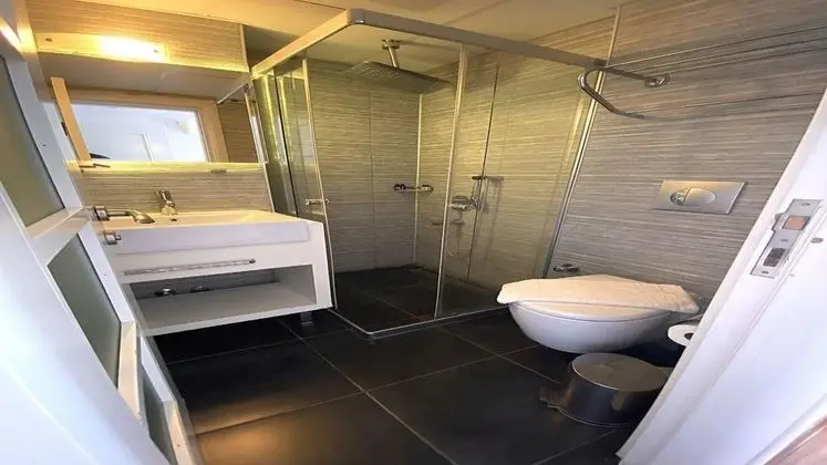 Triple, Deniz Manzaralı
