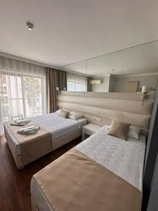 Triple,deniz Ve Havuz Manzaralı