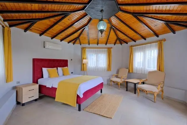 Suite, Dağ veya Havuz Manzaralı