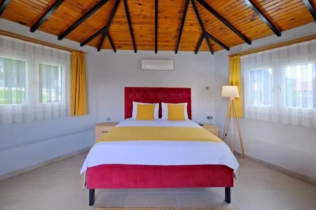 Suite, Dağ veya Havuz Manzaralı