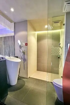 Business Tek Büyük Yataklı Oda