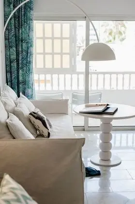 Tek Büyük Yataklı Oda (with balcony)