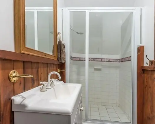 Üç Kişilik Oda, Ortak Banyo (Gold Ingot Room)