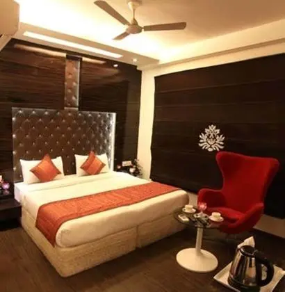 Deluxe Tek Büyük Yataklı Oda, 1 Çift Kişilik Yatak, Sigara İçilebilir, Şehir Manzaralı