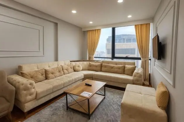 https://images.odamax.com/img/1024x768/odamax/image/upload/Gold_Suit_Otel_Bak_rk_y_City_Center_202602031359493_Pi7_Tool_804270136.jpg