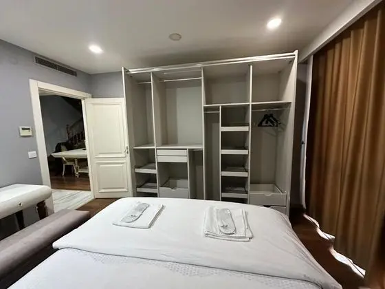 https://images.odamax.com/img/1024x768/odamax/image/upload/Gold_Suit_Otel_Bak_rk_y_City_Center_202602031404187_Pi7_Tool_804269473.jpg