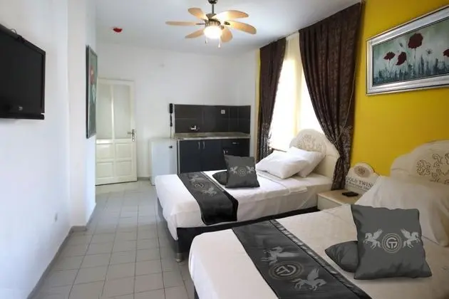 Standart Oda, Havuz Manzaralı, Balkonlu
