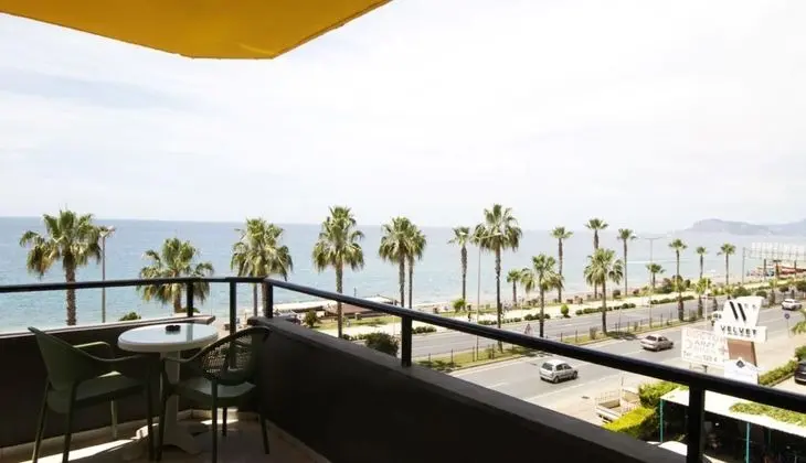 Suite, Havuz Manzaralı, Balkonlu
