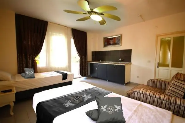 Suite, Havuz Manzaralı, Balkonlu
