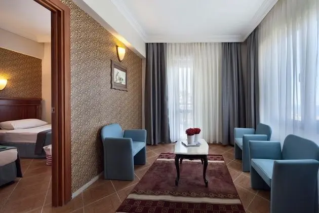 https://images.etstur.com/files/images/hotelImages/TR/54799/l/Crystal-Hotel-Bodrum-Oda-333058.jpg
