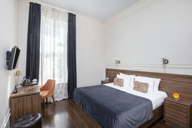 Comfort Tek Büyük veya İki Ayrı Yataklı Oda, Buzdolabı, Denize Sıfır