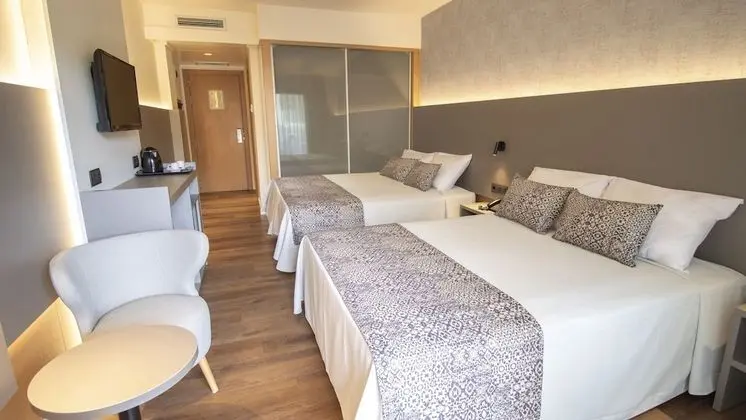 Standard Dört Kişilik Oda, Havuz Manzaralı (4 Adults)