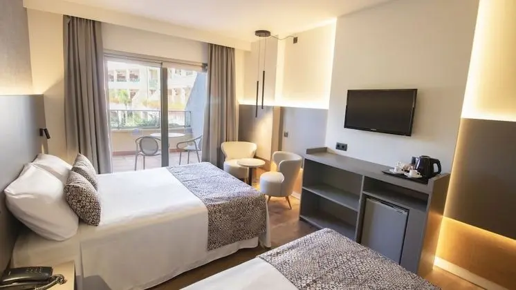 Standard Dört Kişilik Oda, Havuz Manzaralı (4 Adults)