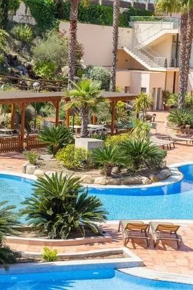 Üç Kişilik Oda, Havuz Manzaralı (2 Aduls and 1 Child)