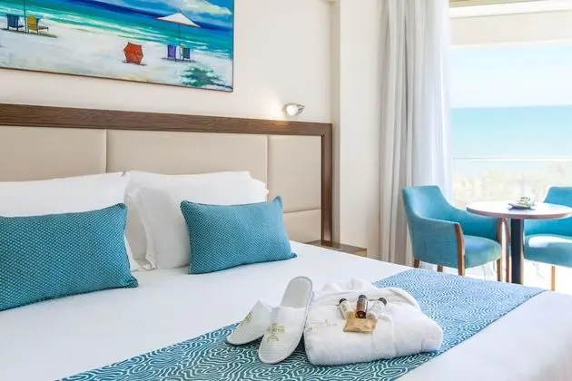 Tek Büyük veya İki Ayrı Yataklı Oda, Kısmi Deniz Manzaralı