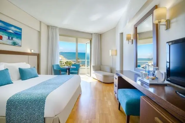 Tek Büyük veya İki Ayrı Yataklı Oda, Kısmi Deniz Manzaralı