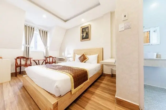 Deluxe Tek Büyük Yataklı Oda (Window)