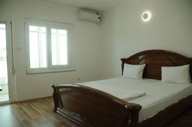 Basic Tek Büyük Yataklı Oda