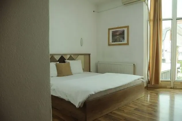 Basic Tek Büyük Yataklı Oda