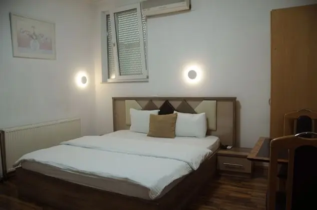 Basic Tek Büyük Yataklı Oda