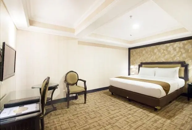 Deluxe Suite Double or Twin Room No Window