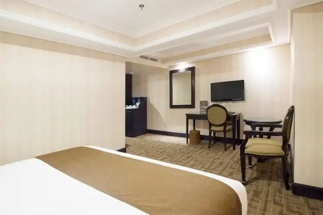 Deluxe Suite Double or Twin Room No Window