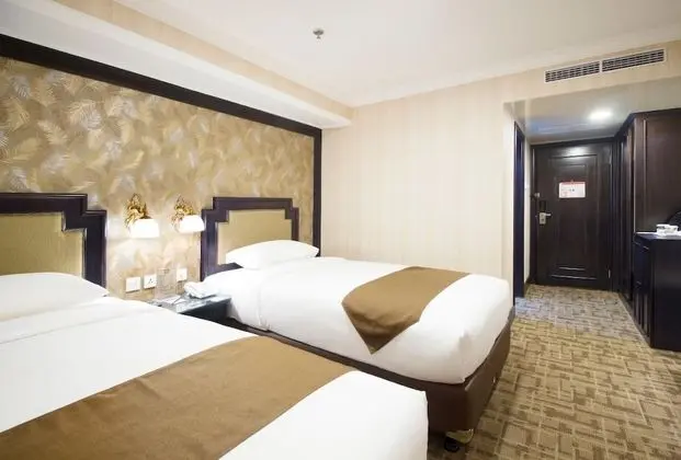 Deluxe Suite Double or Twin Room No Window