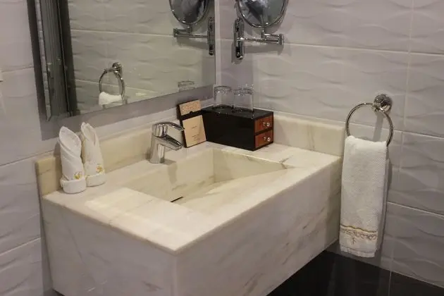 Senator Studio Suites