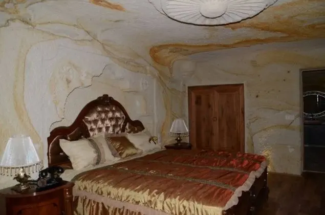 Delüks Üçlü
