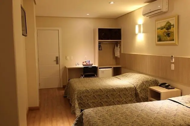 Quarto Duplo