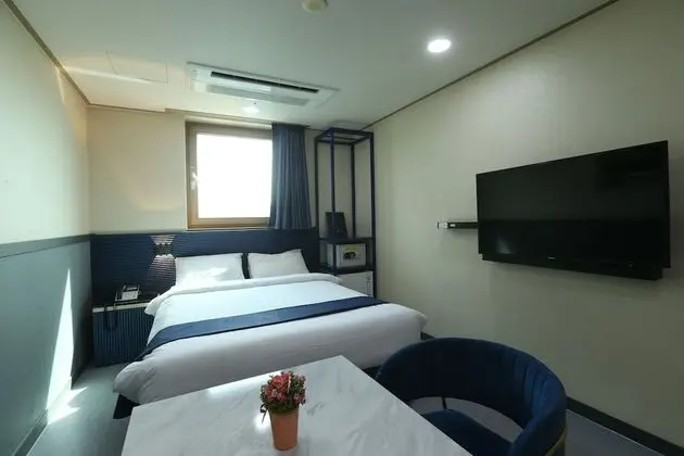 Standard Tek Büyük Yataklı Oda (Latex Mattress)