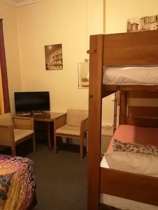 Dört Kişilik Oda, Ortak Banyo