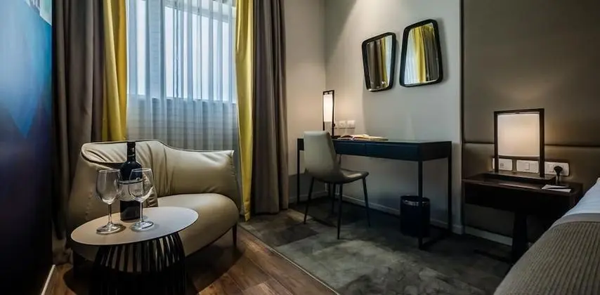 Business Tek Büyük Yataklı Oda