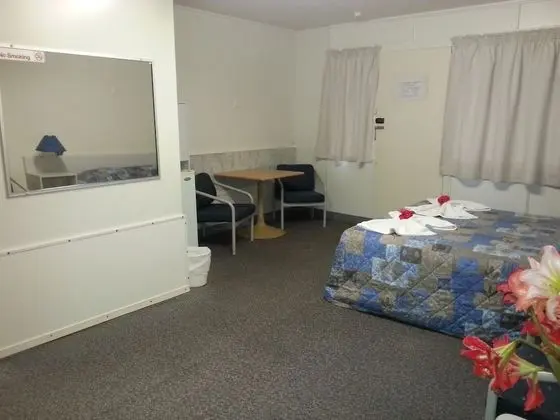 Standard Oda, Sigara İçilmez (Motel Room)