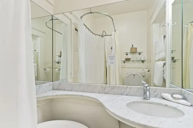 Oda, 1 En Büyük (King) Boy Yatak, Özel Banyo
