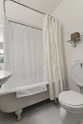 Oda, 1 En Büyük (King) Boy Yatak, Özel Banyo