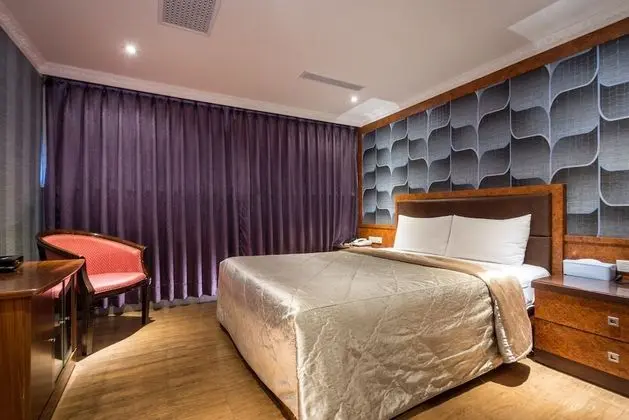 Deluxe Tek Büyük Yataklı Oda