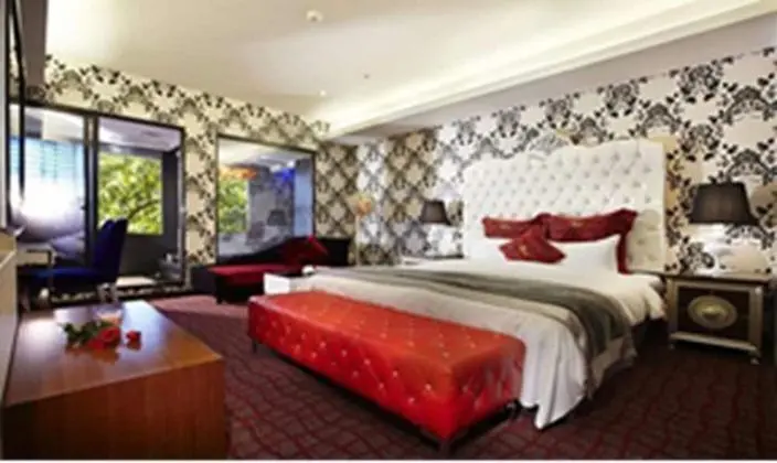 Deluxe Tek Büyük Yataklı Oda (Check In Time - 11PM)