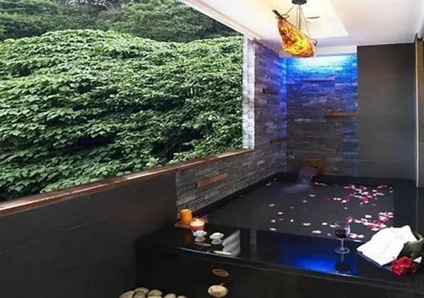 Deluxe Tek Büyük Yataklı Oda (Check In Time - 3PM)