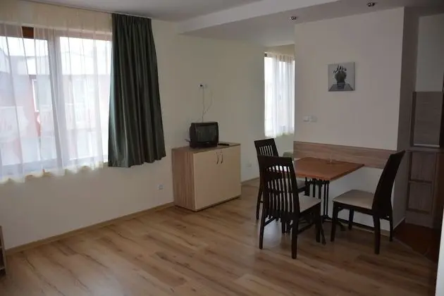 Stüdyo, Bahçe Manzaralı