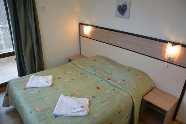 Stüdyo, Bahçe Manzaralı