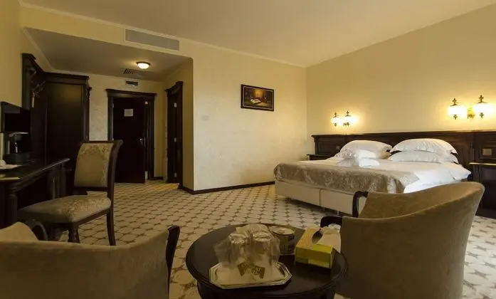 Queen Room, 1 King Bed