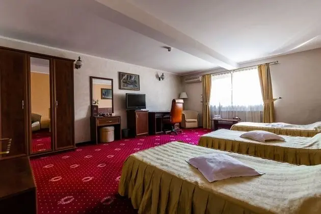 Üç Kişilik Oda