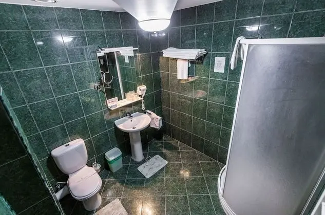 Üç Kişilik Oda