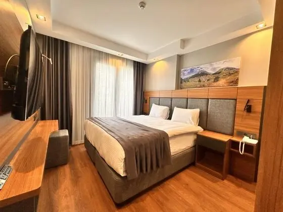 Apart 1+1 Oda, Deniz ve Dağ Manzaralı, Balkonlu