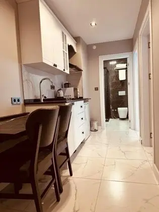 Apart 1+1 Oda, Deniz ve Dağ Manzaralı, Balkonlu