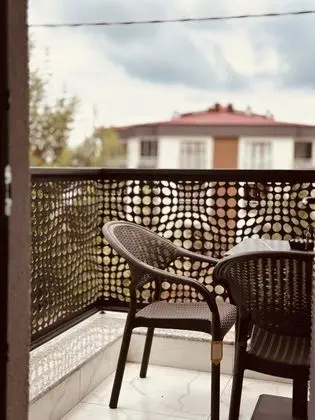 Apart 1+1 Oda, Deniz ve Dağ Manzaralı, Balkonlu